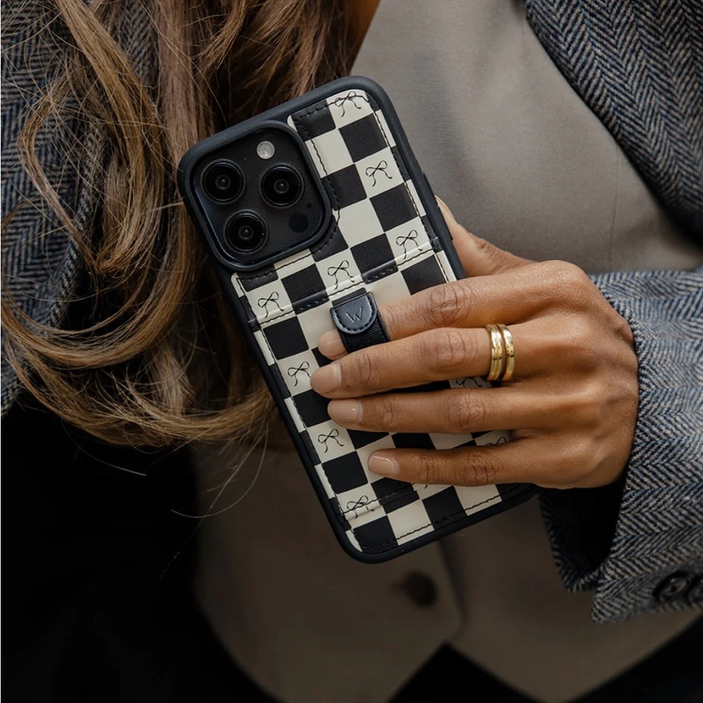 Walli iPhone 15 Bow Noir Sport Case